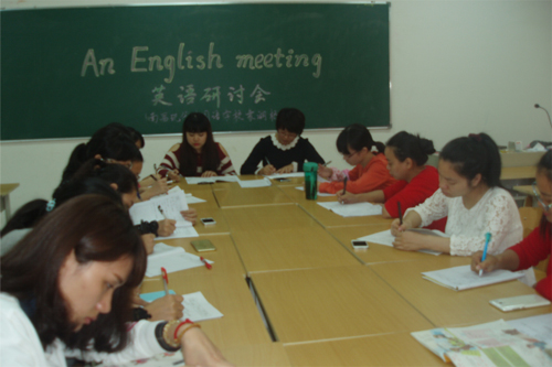 現(xiàn)外象湖校區(qū)組織英語教師參加學(xué)校展示課活動