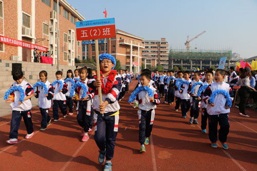 現(xiàn)外象湖校區(qū)舉辦第六屆秋季田徑運(yùn)動(dòng)會(huì)