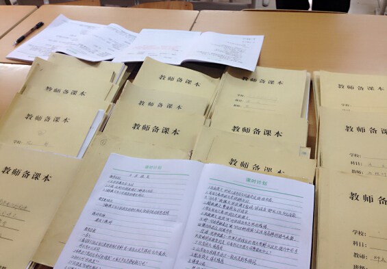 現(xiàn)外象湖校區(qū)舉行了青年教師教案評(píng)比活動(dòng)