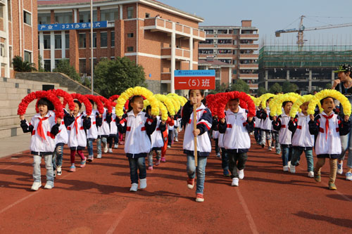 現(xiàn)外象湖校區(qū)舉辦第六屆秋季田徑運(yùn)動(dòng)會(huì)
