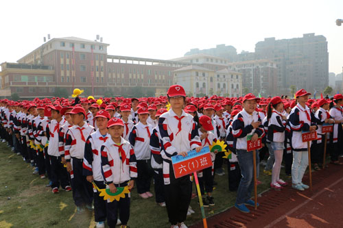 現(xiàn)外象湖校區(qū)舉辦第六屆秋季田徑運(yùn)動(dòng)會(huì)