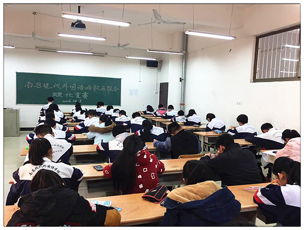 現(xiàn)外兩校區(qū)（迎賓、象湖）聯(lián)合舉辦初三年級理化知識競賽