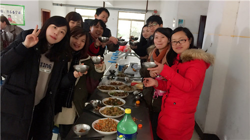 南昌現代外國語學校(象湖校區(qū)) 組織全校教職員工開展辭舊迎新大聚會