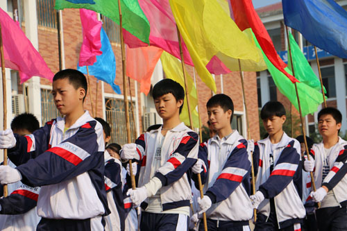現(xiàn)外象湖校區(qū)舉辦第六屆秋季田徑運(yùn)動(dòng)會(huì)
