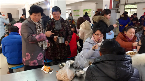 南昌現代外國語學校(象湖校區(qū)) 組織全校教職員工開展辭舊迎新大聚會