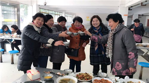 南昌現代外國語學校(象湖校區(qū)) 組織全校教職員工開展辭舊迎新大聚會