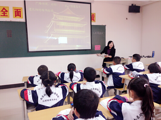 現(xiàn)外象湖校區(qū)語(yǔ)文教研組進(jìn)行觀摩研討課評(píng)比活動(dòng)
