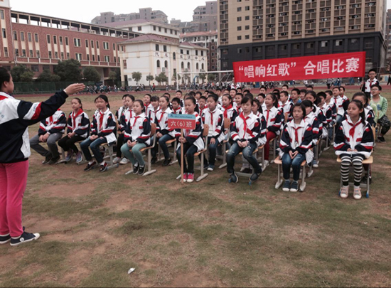 南昌現(xiàn)外象湖校區(qū)六年級開展“唱紅歌，頌祖國”合唱比賽